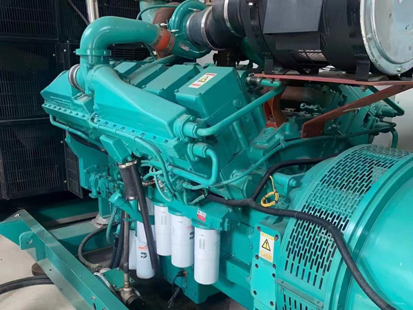 陇川更换100kW柴油发电机组机油时，需要注意哪些事项？